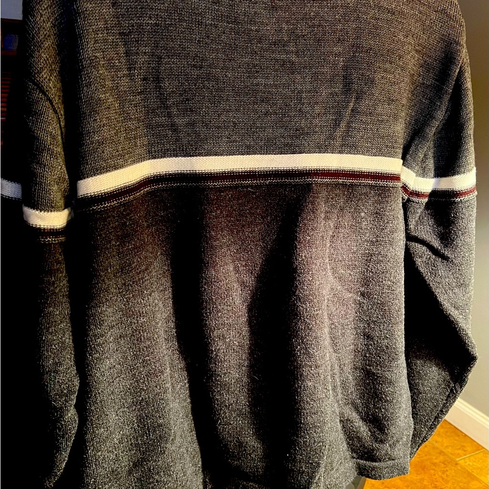 Men’s pullover sweater.